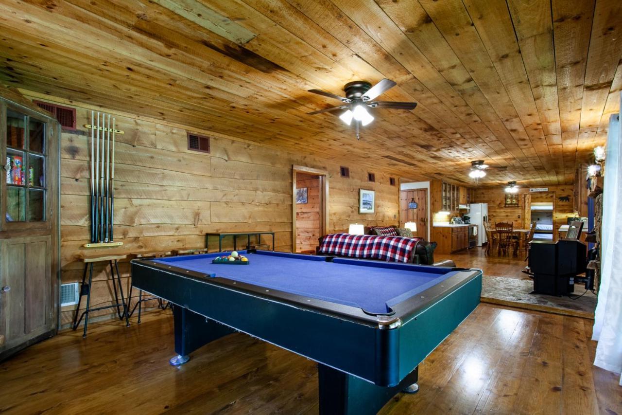 Forest Home Hot Tub Fire Pit Pool Table พิเจนฟอร์จ ภายนอก รูปภาพ