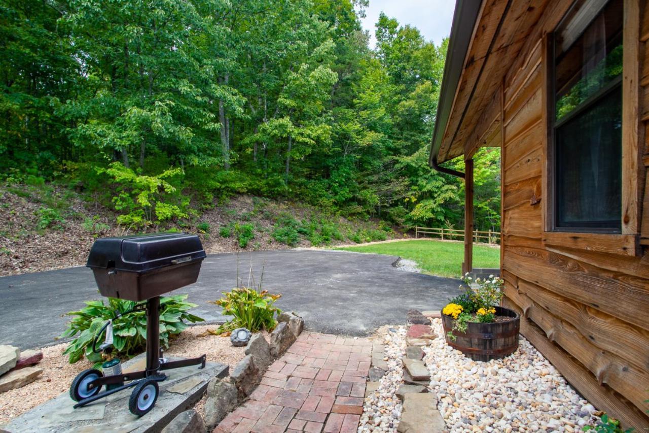 Forest Home Hot Tub Fire Pit Pool Table พิเจนฟอร์จ ภายนอก รูปภาพ